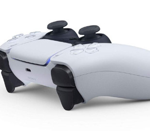 Apple начнет продавать DualSense в своих магазинах