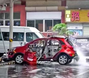 Китайский электрокар взорвался во время зарядки