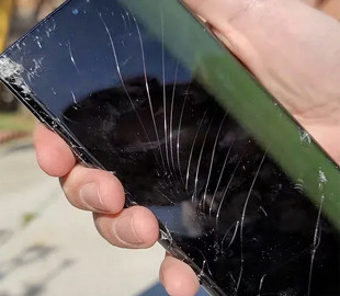 Samsung Galaxy S22 Ultra испытали падениями на бетонный пол