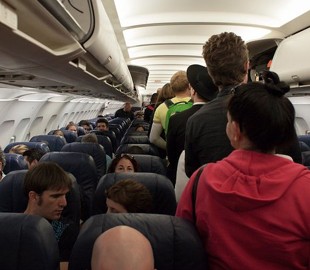 Шутка о террористах закончилась для пассажира серьезными проблемами