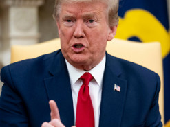 Трамп распространил в Twitter видео с расистским лозунгом, но позже его удалил