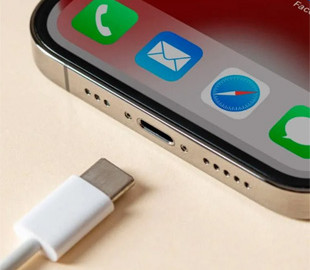 Власники iPhone 15 скаржаться на порт USB-C