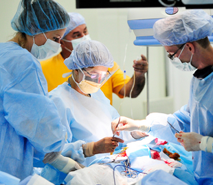 Робот научился зашивать раны с высокой точностью