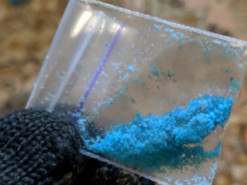 В Харьковской области семейная пара открыла интернет-магазин для продажи наркотиков — прокуратура