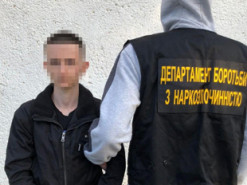 У Вінниці затримали молодика, якому прийшла посилка з наркотиками