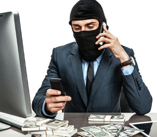 Телефонный разговор с «сотрудником банка» стоил женщине 12 тысяч гривен