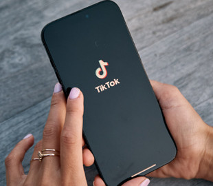Єврокомісія звинуватила TikTok у порушенні правил захисту дітей