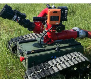 Дистанційне пожежогасіння: ЗСУ отримали нового гусеничного робота