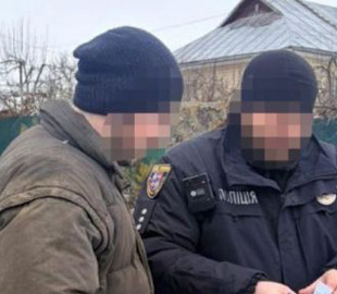 Купив дві автівки: на Вінниччині чоловік викрав у тітки 1,3 млн грн виплат за загиблого сина