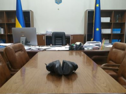 Министр юстиции запостил снимок обуви на рабочем столе
