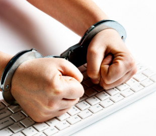 Хакера приговорили к 5 годам заключения за участие во взломе американских компаний и вымогательстве