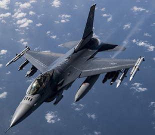 Тайвань призупинив використання F-16, поки тривають пошуки пілота зниклого винищувача