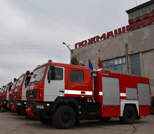 Поруч була лінія фронту. Український завод відновив виробництво пожежних машин