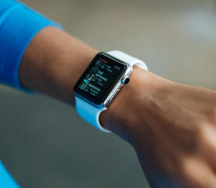 Apple выпустит часы с функцией спутниковой связи