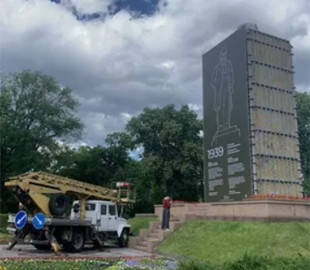В сети показали, как в Киеве защитили памятник Шевченко от возможных обстрелов оккупантов. Фото
