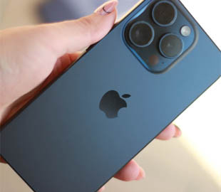 iPhone 15 Pro Max спалив власну зарядку і розплавив корпус всього за одну ніч