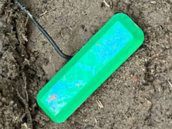 Вчені створили мікробні батарейки, які для роботи потрібно просто опустити в бруд