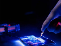 Хакери навчилися спалювати смартфони під час бездротової зарядки