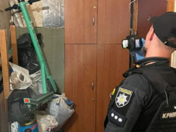 У Києві чоловік крав електросамокати відомої служби прокату