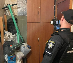 У Києві чоловік крав електросамокати відомої служби прокату