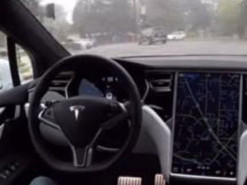 Автомобиль Tesla заподозрили в распознавании призраков