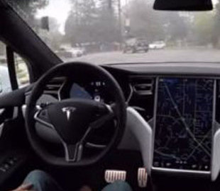 Автомобиль Tesla заподозрили в распознавании призраков