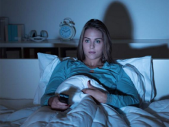 Использование гаджетов перед сном не так вредно, как думали раньше