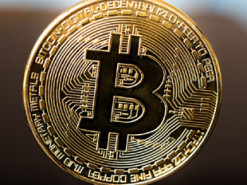 Самопровозглашенный создатель биткоина пригрозил BTC и BCH судебными исками