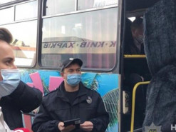Локдаун в Киеве: в общественном транспорте продолжают проверять COVID-сертификаты у пассажиров