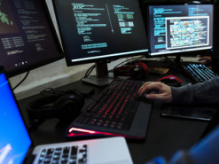 Українські хакери зламали російську базу з даними про сотні мільйонів авіаперельотів