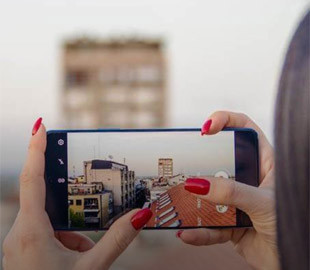 Чи можуть хакери підглядати через камеру вашого смартфона