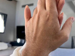 Андре Тан вперше після розлучення заінтригував фото з ймовірною обраницею