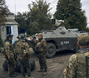 Рупор пропаганди на колесах: ЗСУ затрофеїли під Ізюмом станцію для звукового мовлення рашистів (фото)