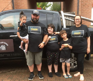 Бізнес процвітає. Британка вигадала, як добре заробити на своєму чоловікові