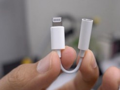 Apple убрала из комплекта iPhone 7 и 8 переходник для 3.5-мм наушников