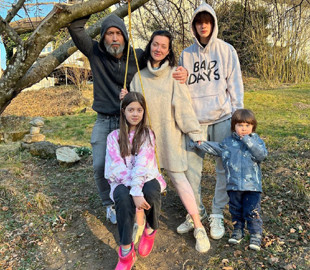 Дружина Сергія Бабкіна відповіла хейтерам на гнів щодо виїзду музиканта за кордон