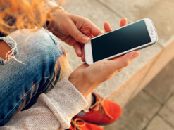 Эксперт рассказал про способы, минимизирующие вред от смартфона