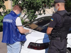 Семейная пара с помощью накладок украла из банкоматов четверть миллиона гривен