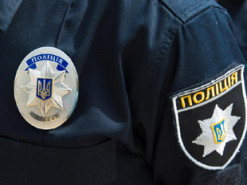 На Вінниччині на автомобіль поліцейського підклали вибухівку. Правоохоронець з опіками у лікарні