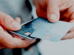 Німеччина заборонила частині біженців платити готівкою: нові правила