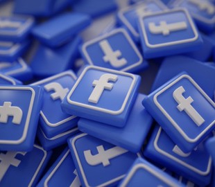 За два года посещаемость сайта Facebook снизилась почти вдвое