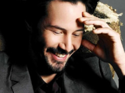 «Сам шучу, сам смеюсь». Киану Ривз стал звездой соцсетей из-за шутки про NFT