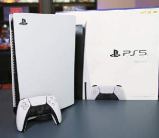 В Японии арестовали женщину за продажу двух бутылок воды под видом PlayStation 5