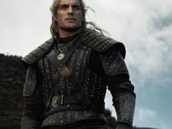 Netflix представил промо-кадры главных героев и постер сериала "Ведьмак"