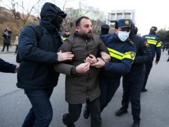 Грузія купує ізраїльські технології вилучення даних на тлі розгону вуличних протестів