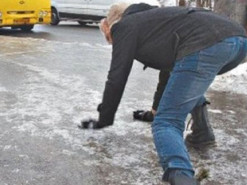 Ужасный гололед в Киеве породил массу шуток и мэмов: лучшее