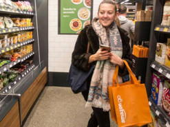 Эффект Amazon: все больше магазинов хотят избавиться от касс