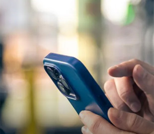 Ознаки, що за вашим смартфоном стежать: як вчасно розпізнати загрозу