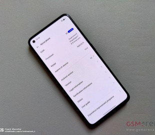 Первый смартфон с Android 12 показали на живых фото