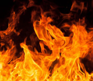 "Коктейлями Молотова" у вікно: на росії підпалили вже сьомий військкомат – відео